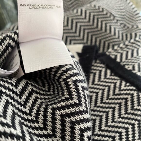 Nine West V-Neck Sweater Dress M | Chevron + Houndstooth | Chic Monochrome Knit - Picture 7 of 9